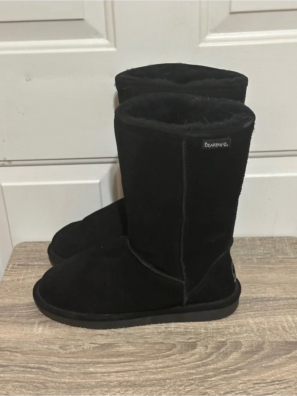 Bearpaw suede winter boots with sheepskin lining Women’s US10 Black Worn Once